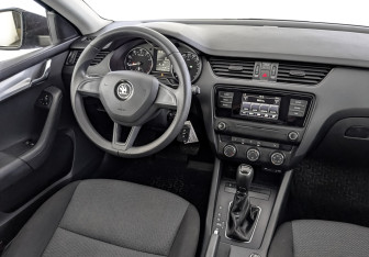 Подержанный автомобиль Skoda Octavia Liftback 2017 года (26 фото)