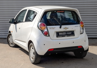 Подержанный автомобиль Chevrolet Spark 2012 года (7 фото)