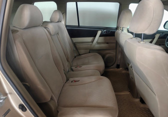 Подержанный автомобиль Toyota Highlander 2009 года (10 фото)