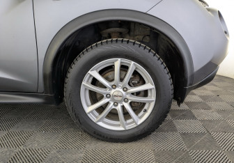 Подержанный автомобиль Nissan Juke 2013 года (18 фото)