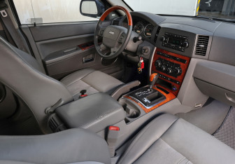 Подержанный автомобиль Jeep Grand Cherokee 2007 года (10 фото)
