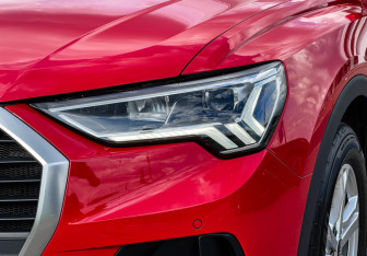 Подержанный автомобиль Audi Q3 2021 года (18 фото)