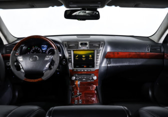 Подержанный автомобиль Lexus LS 2012 года (17 фото)