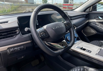 Подержанный автомобиль Exeed TXL 2022 года (13 фото)
