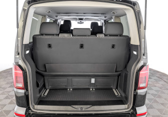 Подержанный автомобиль Volkswagen Multivan 2021 года (10 фото)