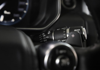Подержанный автомобиль Land Rover Range Rover 2015 года (25 фото)