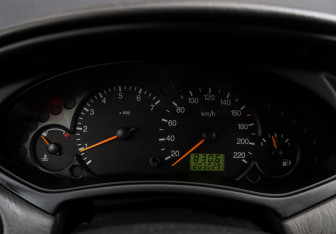 Подержанный автомобиль Ford Focus Sedan 2004 года (15 фото)