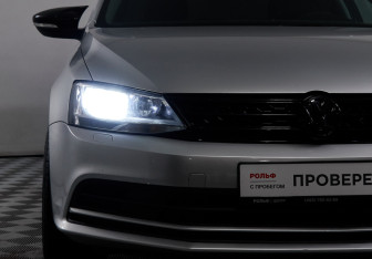 Подержанный автомобиль Volkswagen Jetta Sedan 2015 года (14 фото)