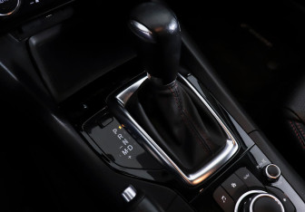 Подержанный автомобиль Mazda 3 Hatchback 2014 года (12 фото)