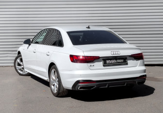 Подержанный автомобиль Audi A4 Sedan 2022 года (7 фото)