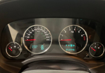 Подержанный автомобиль Jeep Compass 2011 года (14 фото)