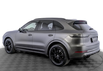 Подержанный автомобиль Porsche Cayenne 2019 года (7 фото)