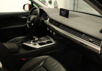 Подержанный автомобиль Audi Q7 2016 года (22 фото)