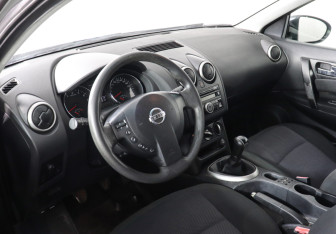 Подержанный автомобиль Nissan Qashqai 2010 года (9 фото)