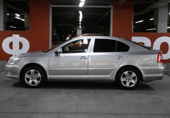 Подержанный автомобиль Skoda Octavia Liftback 2012 года (8 фото)