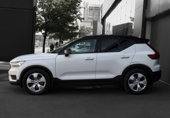Подержанный автомобиль Volvo XC40 2019 года (8 фото)