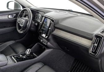 Подержанный автомобиль Volvo XC40 2020 года (13 фото)