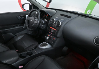 Подержанный автомобиль Nissan Qashqai 2007 года (9 фото)