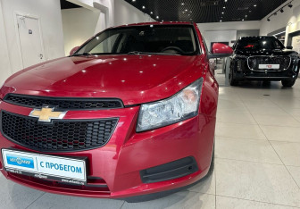 Подержанный автомобиль Chevrolet Cruze Sedan 2011 года (8 фото)