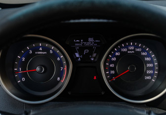 Подержанный автомобиль Hyundai Elantra Sedan 2011 года (20 фото)