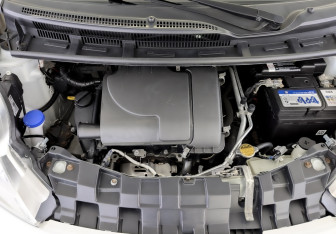 Подержанный автомобиль Peugeot 107 2013 года (9 фото)