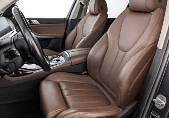 Подержанный автомобиль BMW X7 2019 года (20 фото)