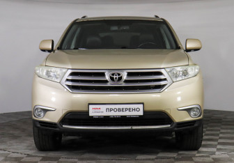 Подержанный автомобиль Toyota Highlander 2011 года (2 фото)