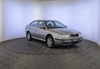 Подержанный автомобиль Skoda Octavia Liftback 2010 года (3 фото)