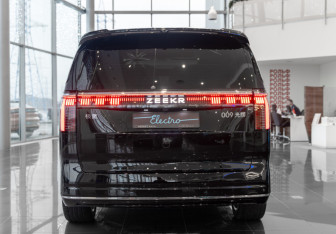 Новый Zeekr 009 2024 (8 фото)