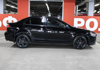 Подержанный автомобиль Mitsubishi Lancer Sedan 2012 года (4 фото)