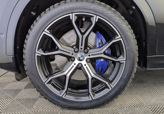 Подержанный автомобиль BMW X6 2021 года (12 фото)