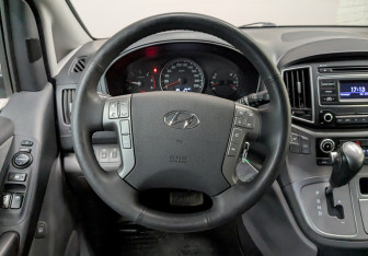 Подержанный автомобиль Hyundai H-1 2021 года (28 фото)