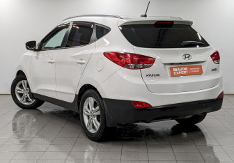 Подержанный автомобиль Hyundai ix35 2012 года (7 фото)