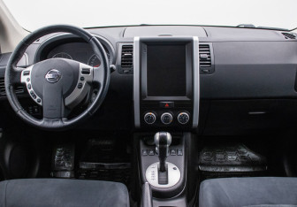 Подержанный автомобиль Nissan X-Trail 2012 года (13 фото)
