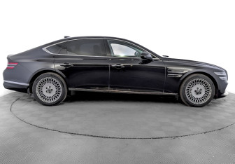 Подержанный автомобиль Genesis G80 2021 года (4 фото)