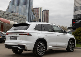 Подержанный автомобиль Geely Monjaro 2025 года (4 фото)