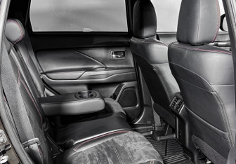 Подержанный автомобиль Mitsubishi Outlander 2021 года (11 фото)