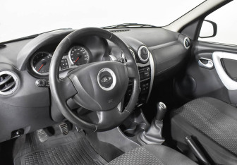 Подержанный автомобиль LADA (ВАЗ) Largus Wagon 2012 года (12 фото)