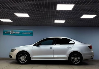 Подержанный автомобиль Volkswagen Jetta Sedan 2013 года (8 фото)