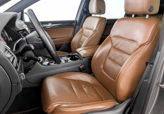 Подержанный автомобиль Volkswagen Touareg 2013 года (20 фото)