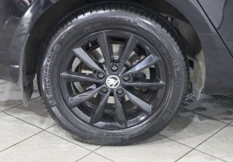 Подержанный автомобиль Skoda Octavia Liftback 2013 года (9 фото)