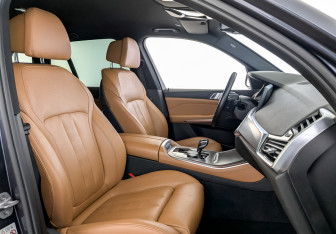 Подержанный автомобиль BMW X5 2019 года (25 фото)