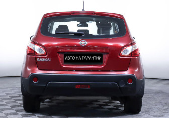Подержанный автомобиль Nissan Qashqai 2013 года (6 фото)