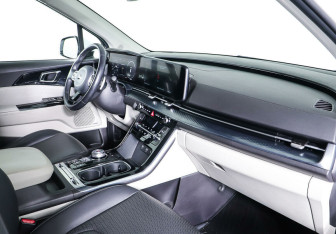 Подержанный автомобиль Kia Carnival 2021 года (11 фото)