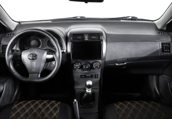 Подержанный автомобиль Toyota Corolla Sedan 2012 года (13 фото)