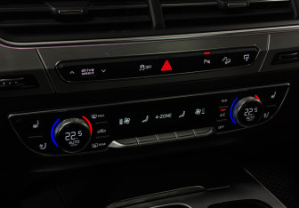 Подержанный автомобиль Audi Q7 2016 года (16 фото)