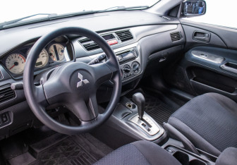 Подержанный автомобиль Mitsubishi Lancer Sedan 2006 года (9 фото)