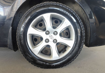 Подержанный автомобиль Hyundai Solaris Hatchback 2013 года (16 фото)