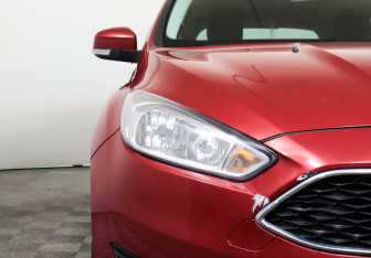 Подержанный автомобиль Ford Focus Hatchback 2017 года (5 фото)