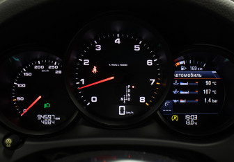 Подержанный автомобиль Porsche Macan 2018 года (14 фото)